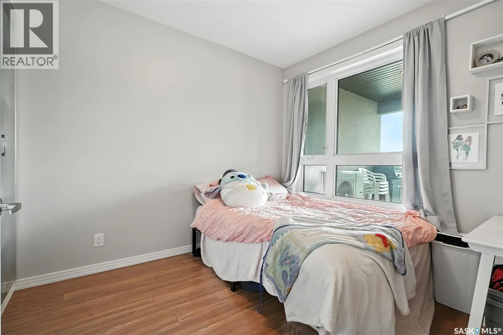 113 235 Evergreen SQUARE