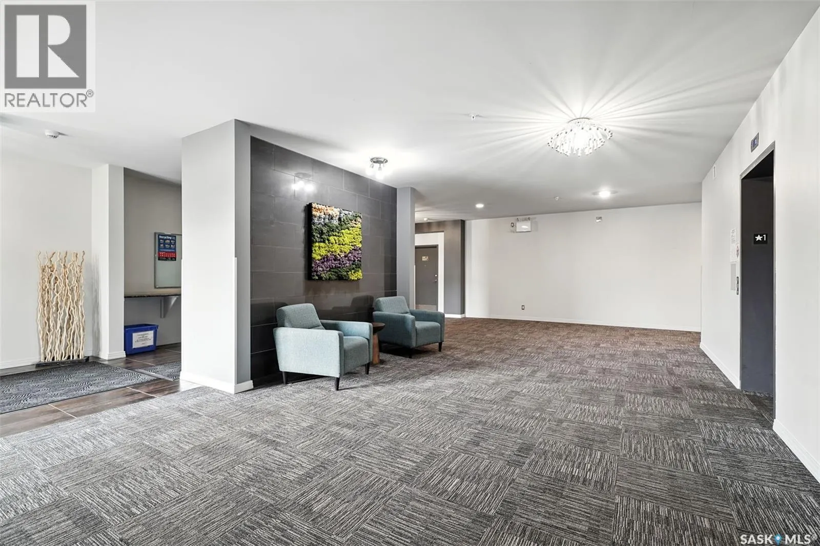 113 235 Evergreen SQUARE