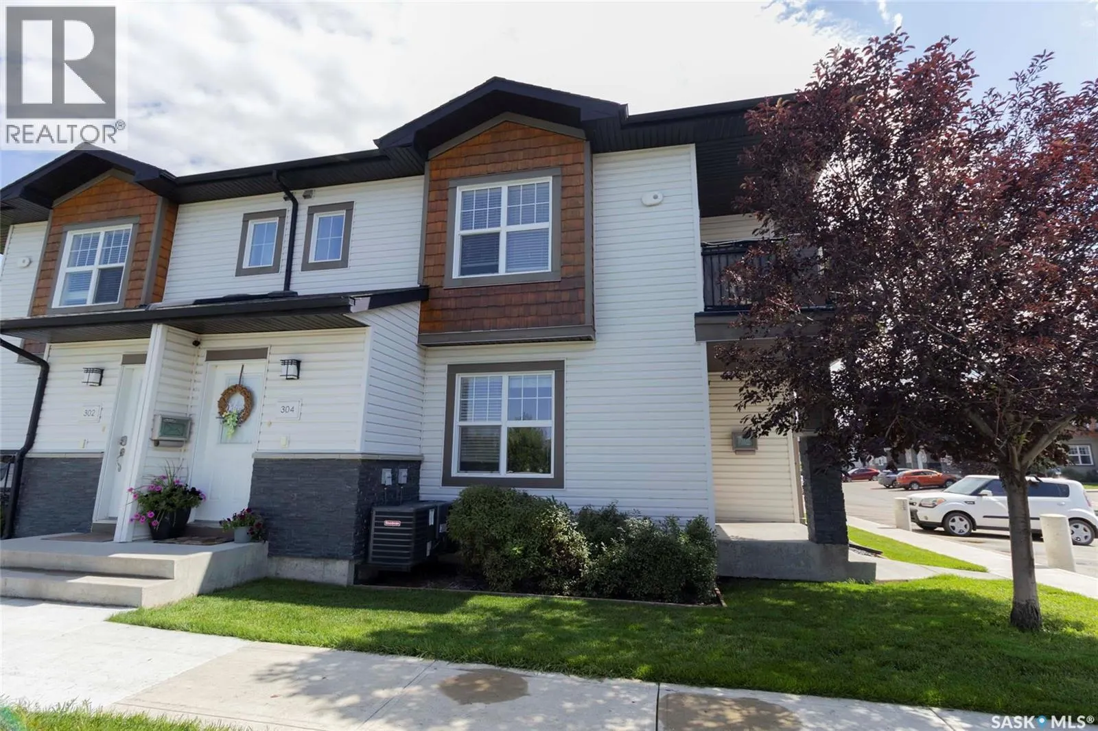 304 1015 Patrick CRESCENT