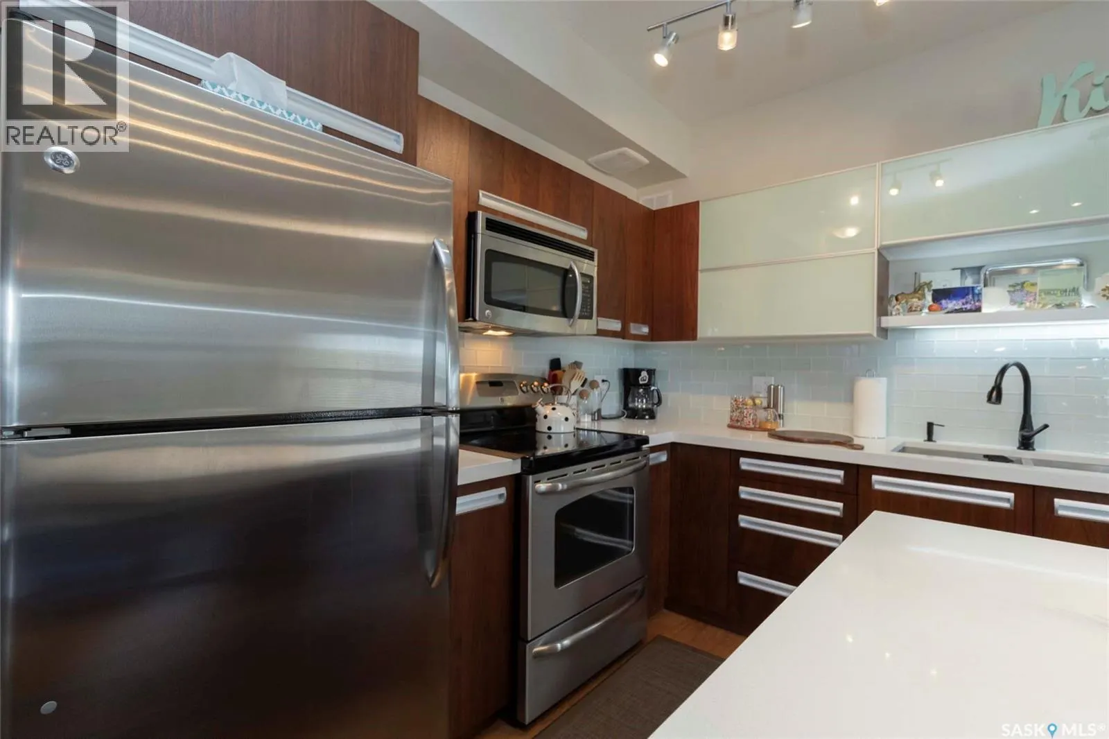 304 1015 Patrick CRESCENT
