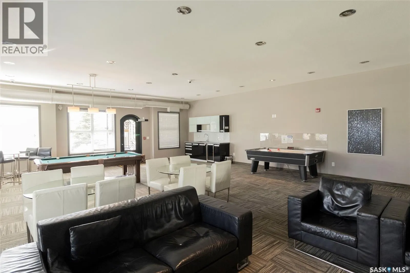 304 1015 Patrick CRESCENT