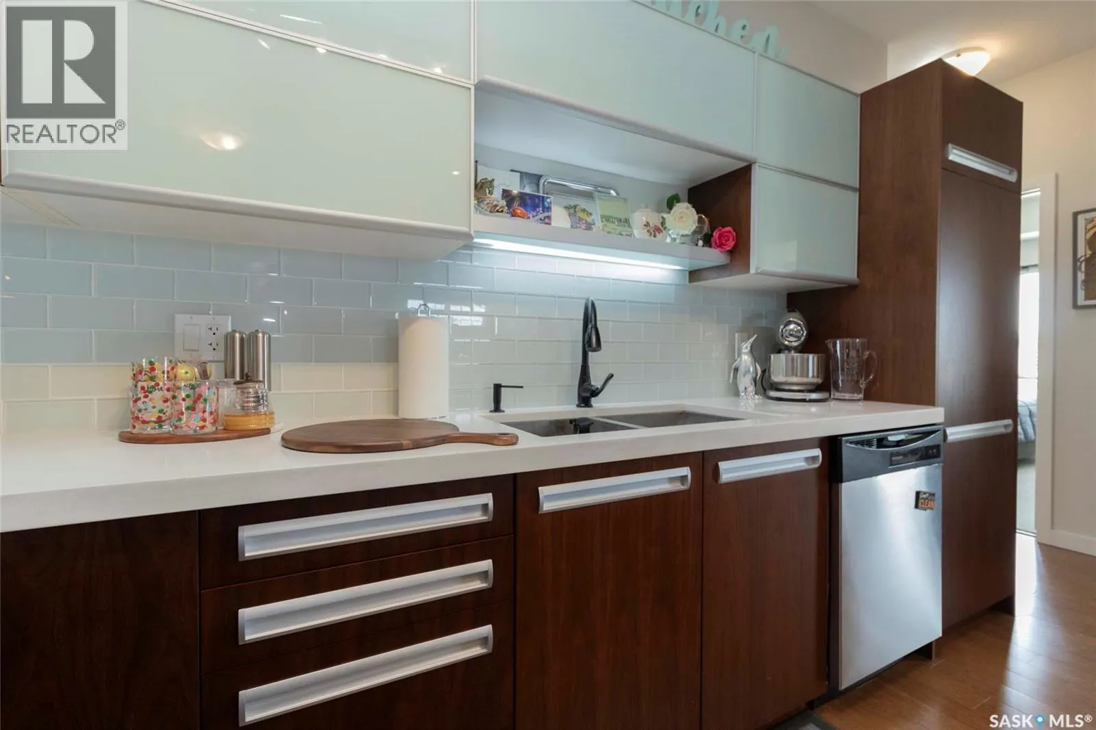 304 1015 Patrick CRESCENT