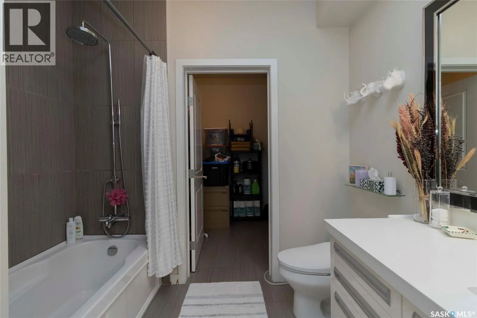 304 1015 Patrick CRESCENT