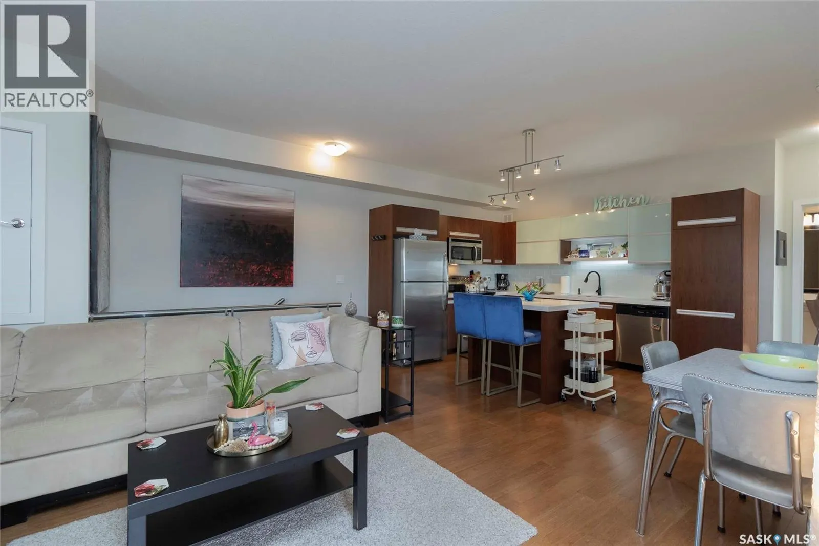 304 1015 Patrick CRESCENT