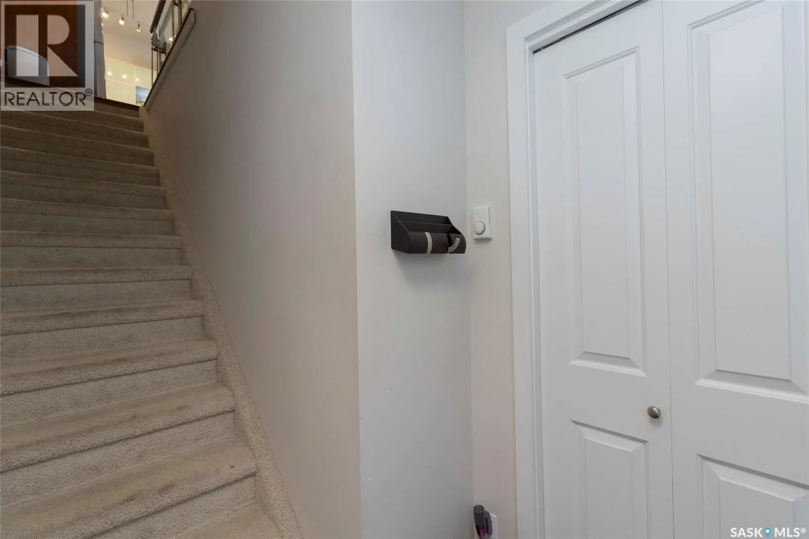 304 1015 Patrick CRESCENT
