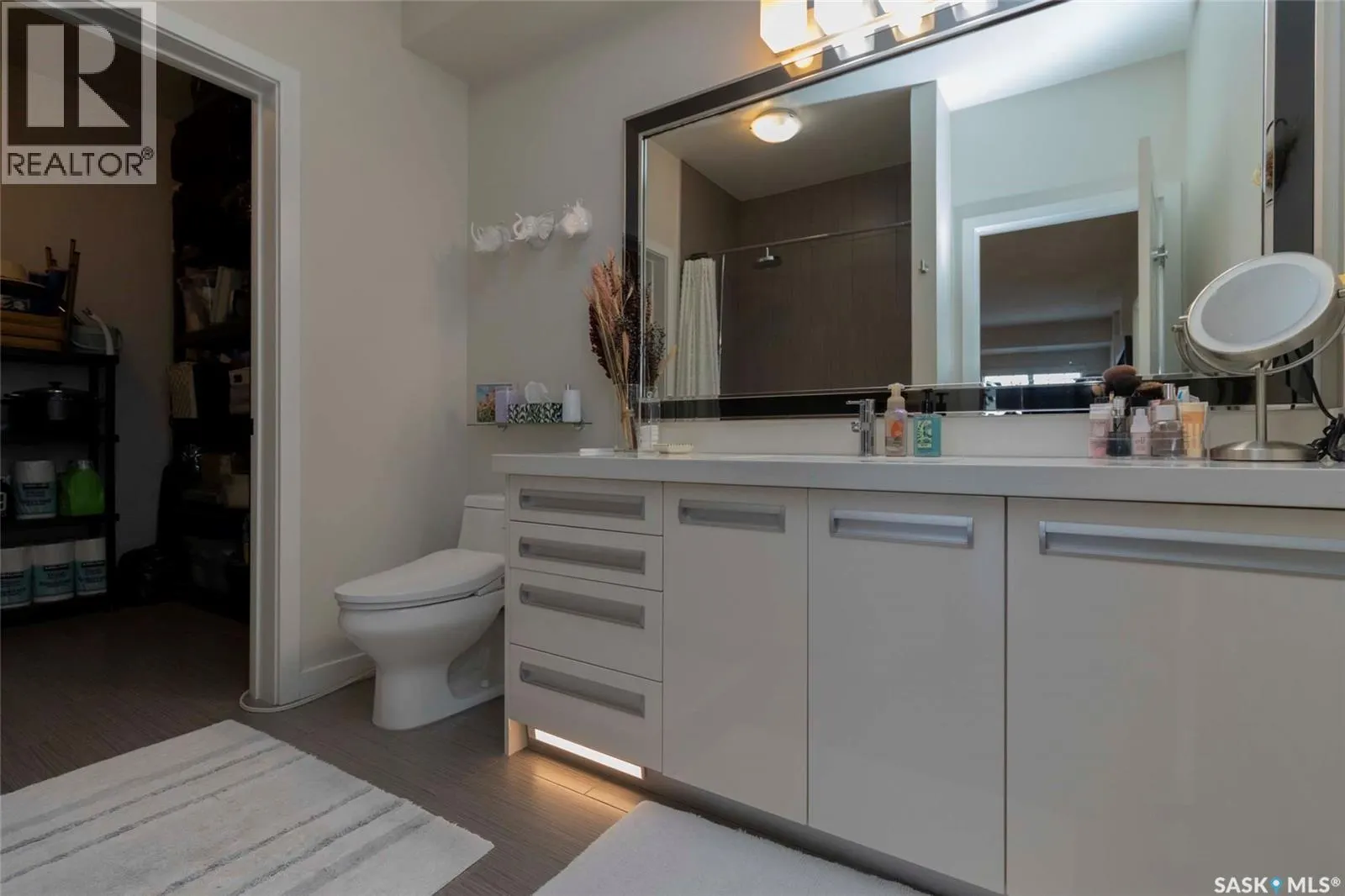 304 1015 Patrick CRESCENT