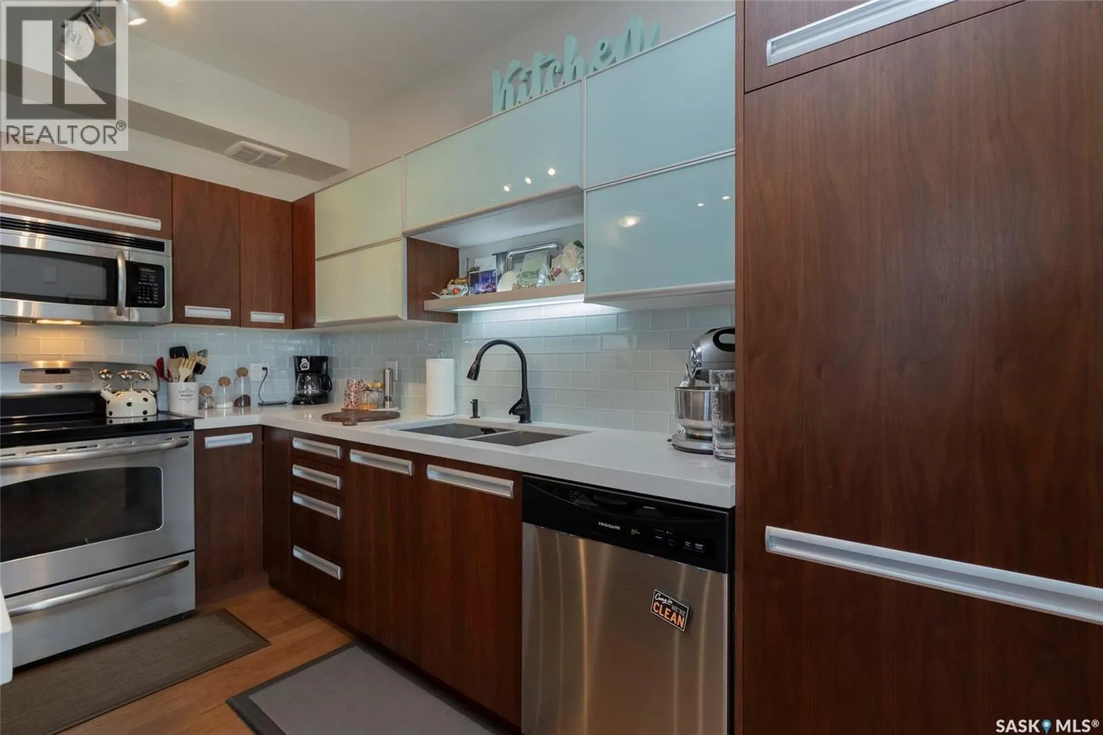 304 1015 Patrick CRESCENT