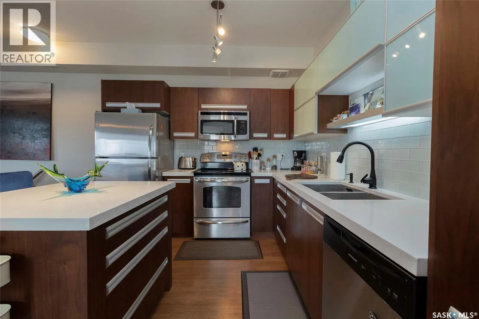 304 1015 Patrick CRESCENT