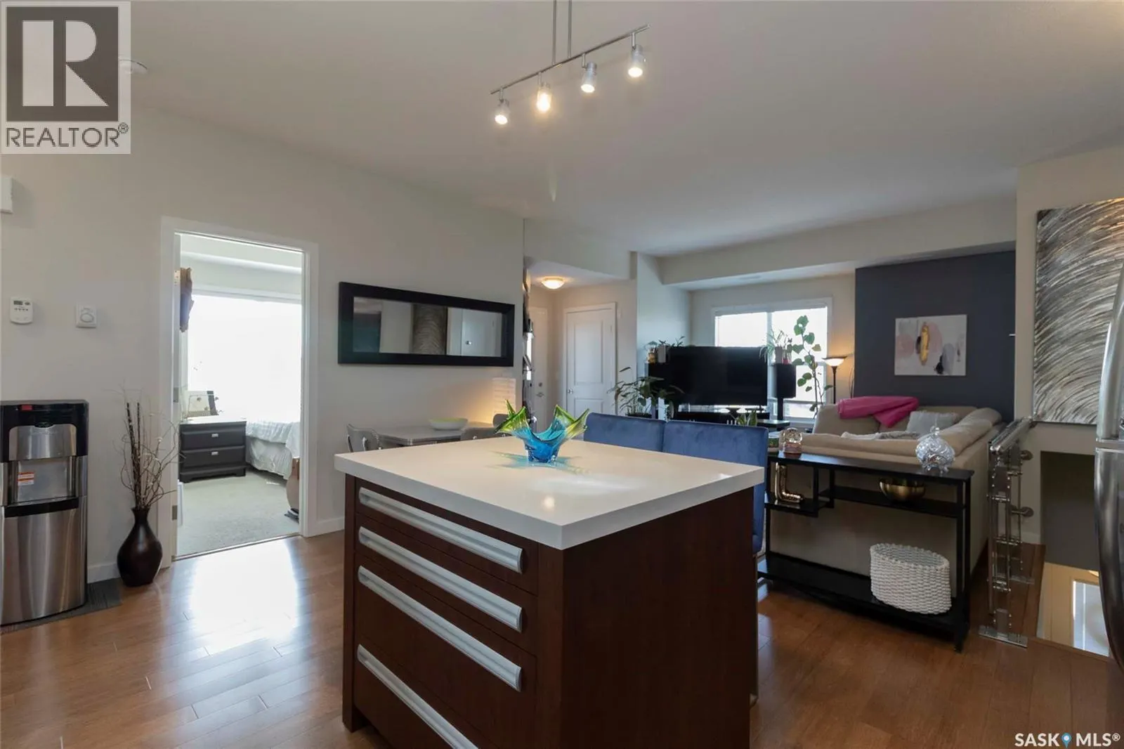 304 1015 Patrick CRESCENT