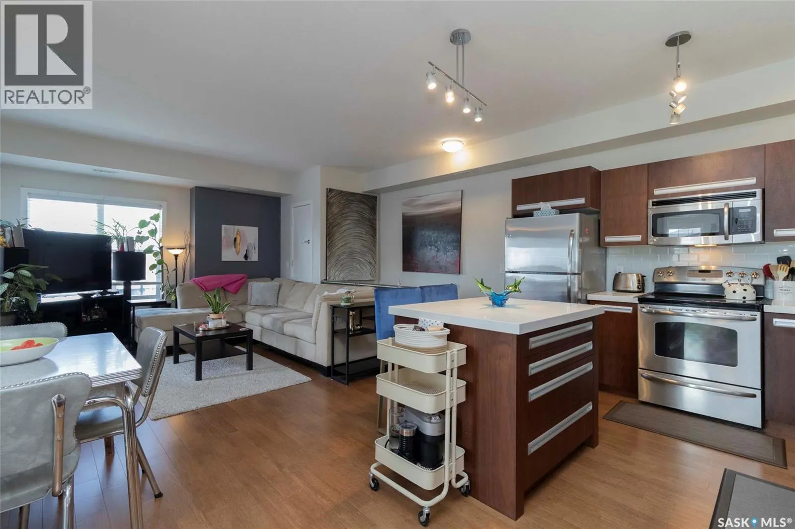 304 1015 Patrick CRESCENT