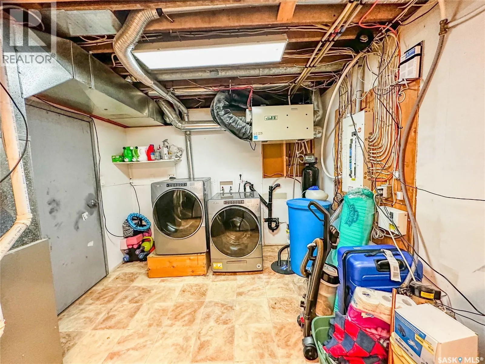87 Collacott STREET W