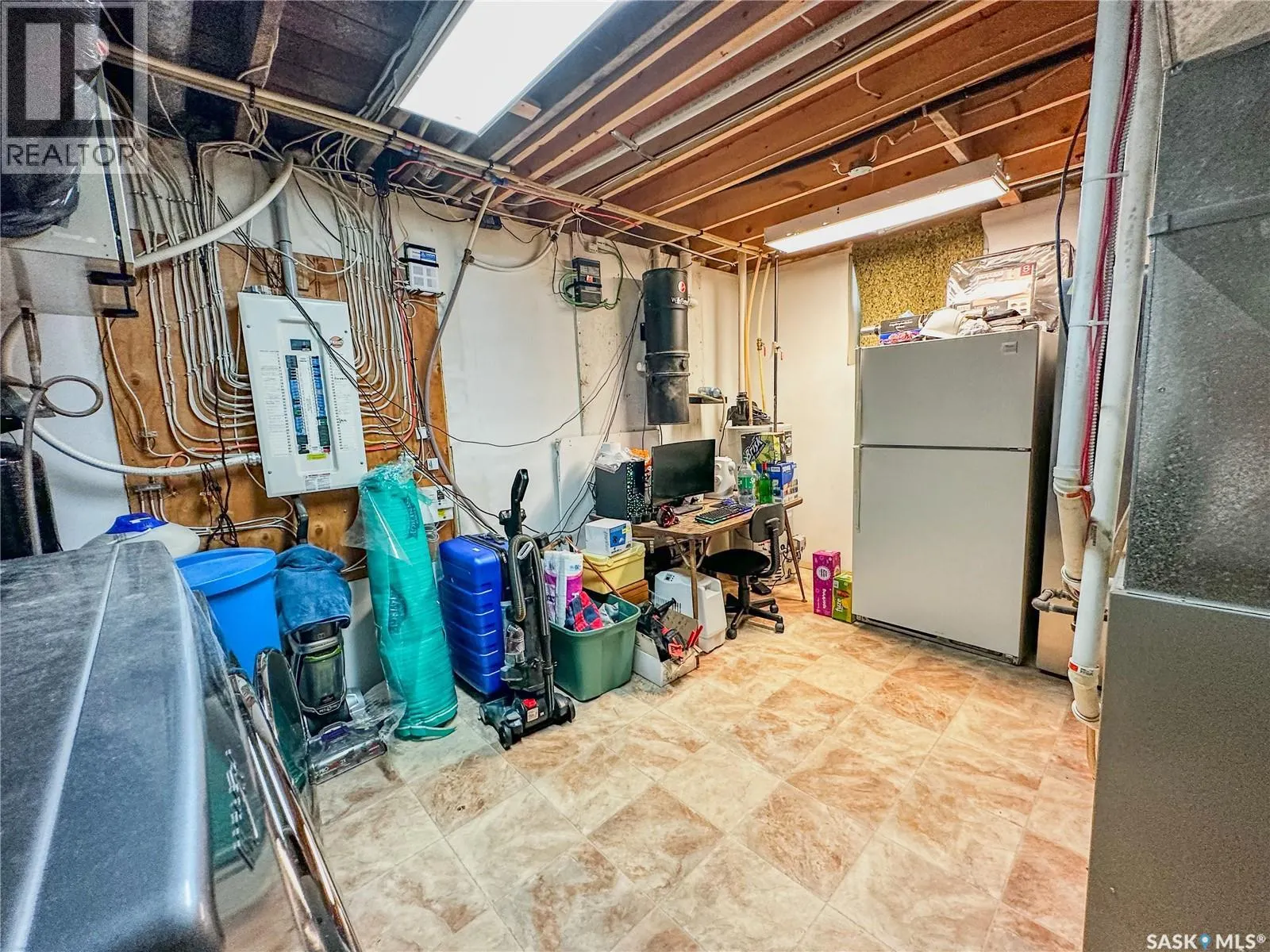 87 Collacott STREET W