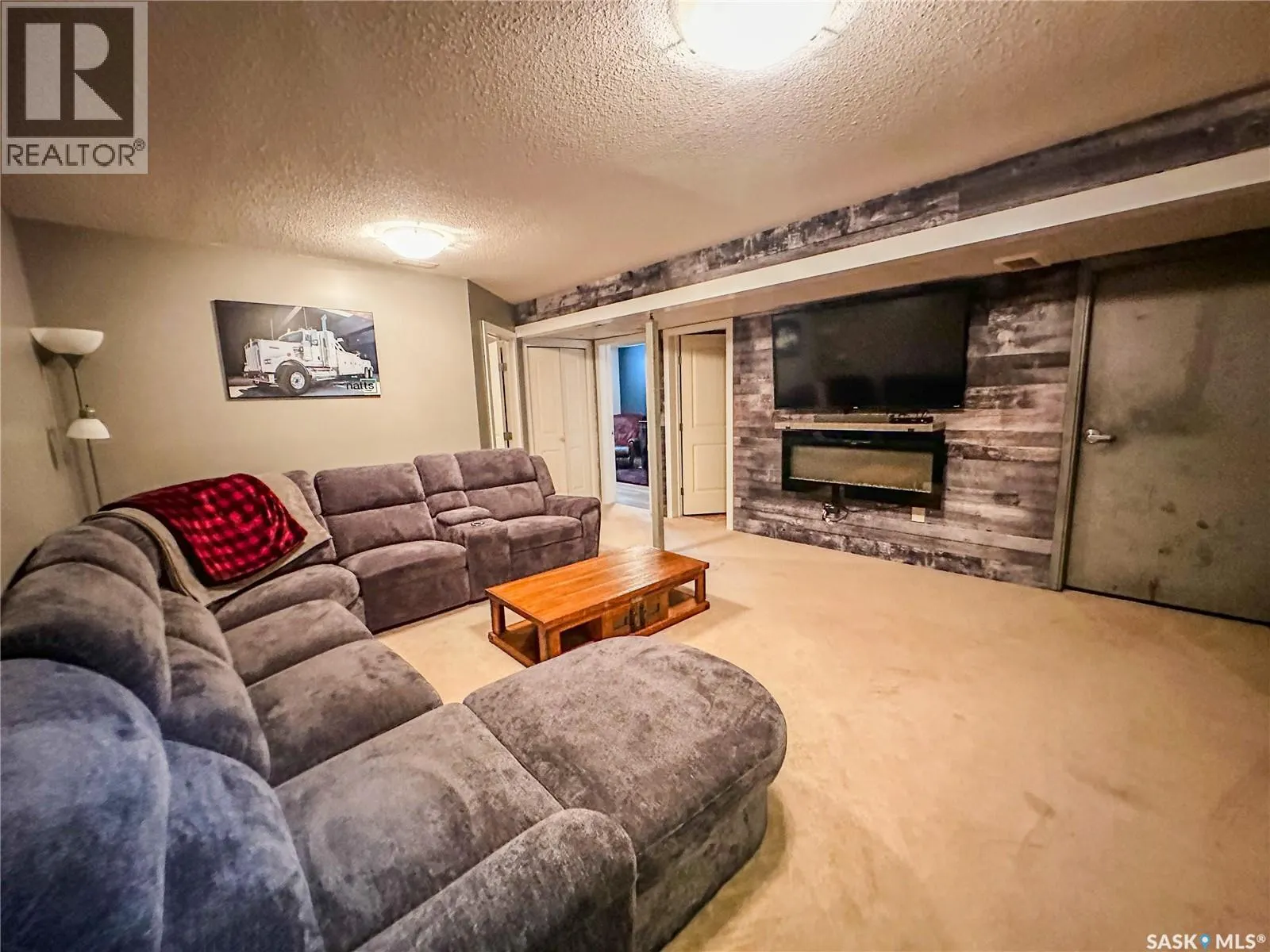 87 Collacott STREET W