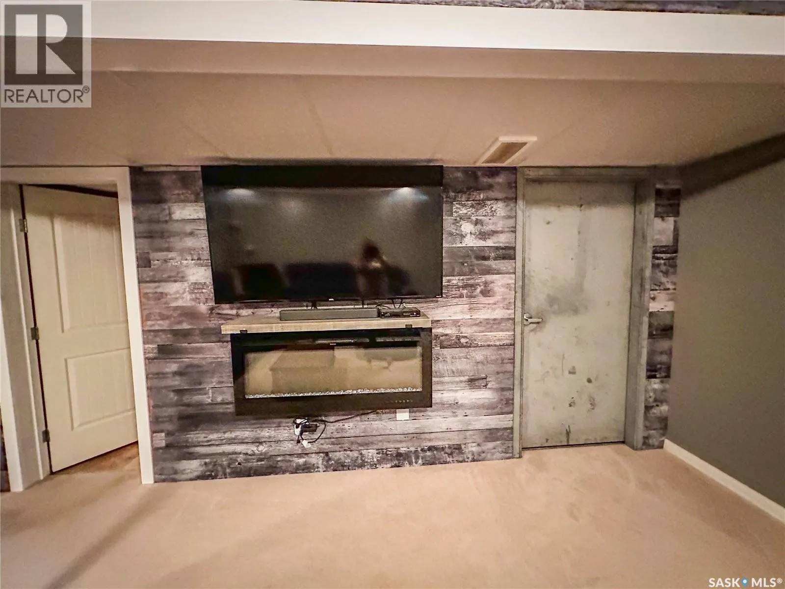 87 Collacott STREET W