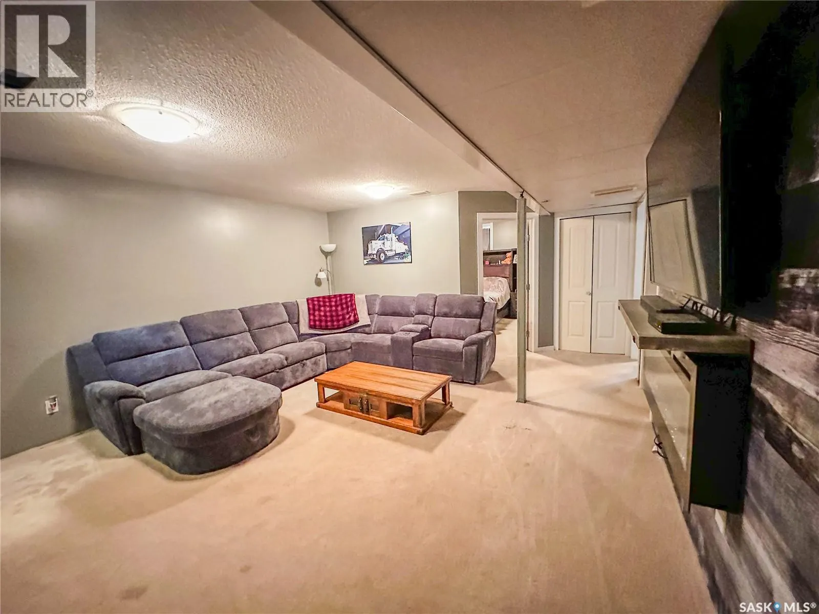 87 Collacott STREET W