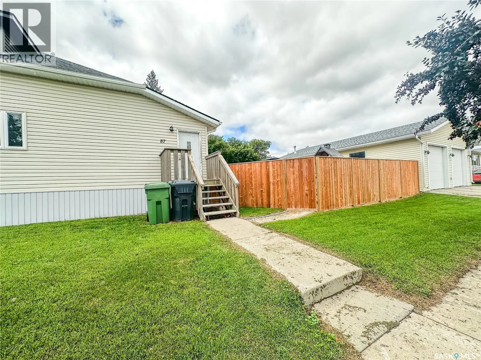 87 Collacott STREET W