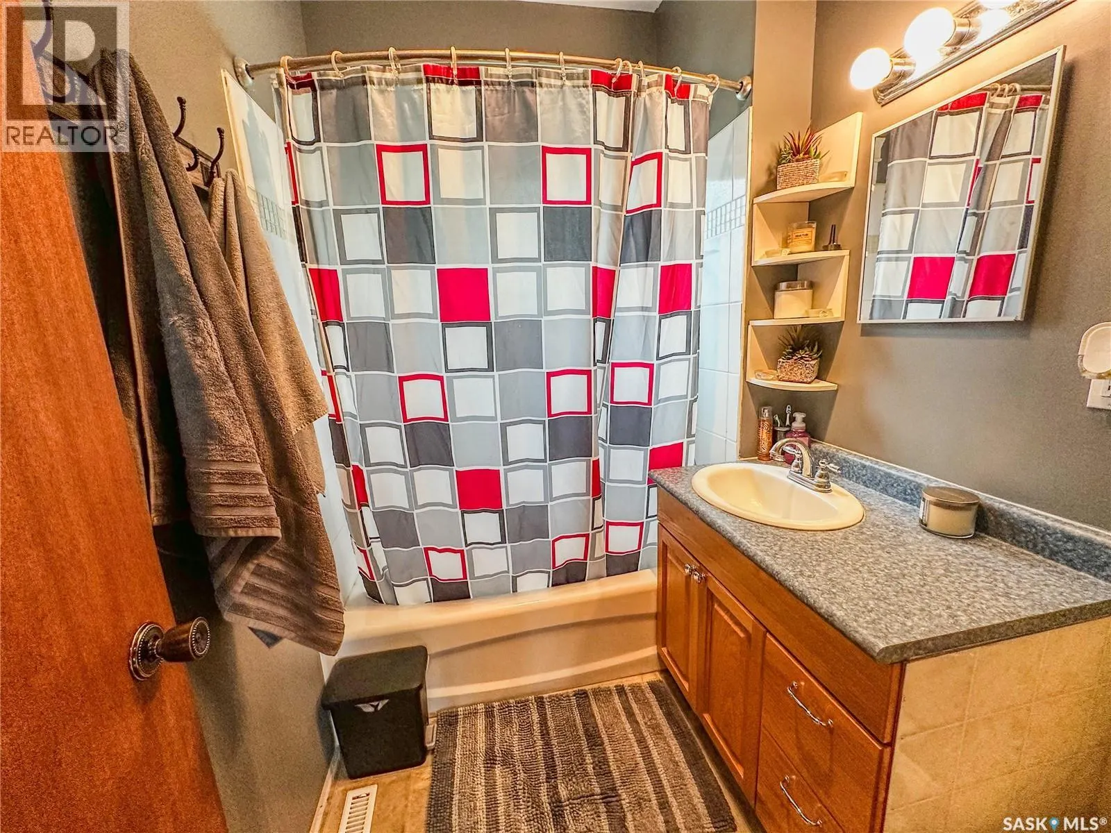 87 Collacott STREET W