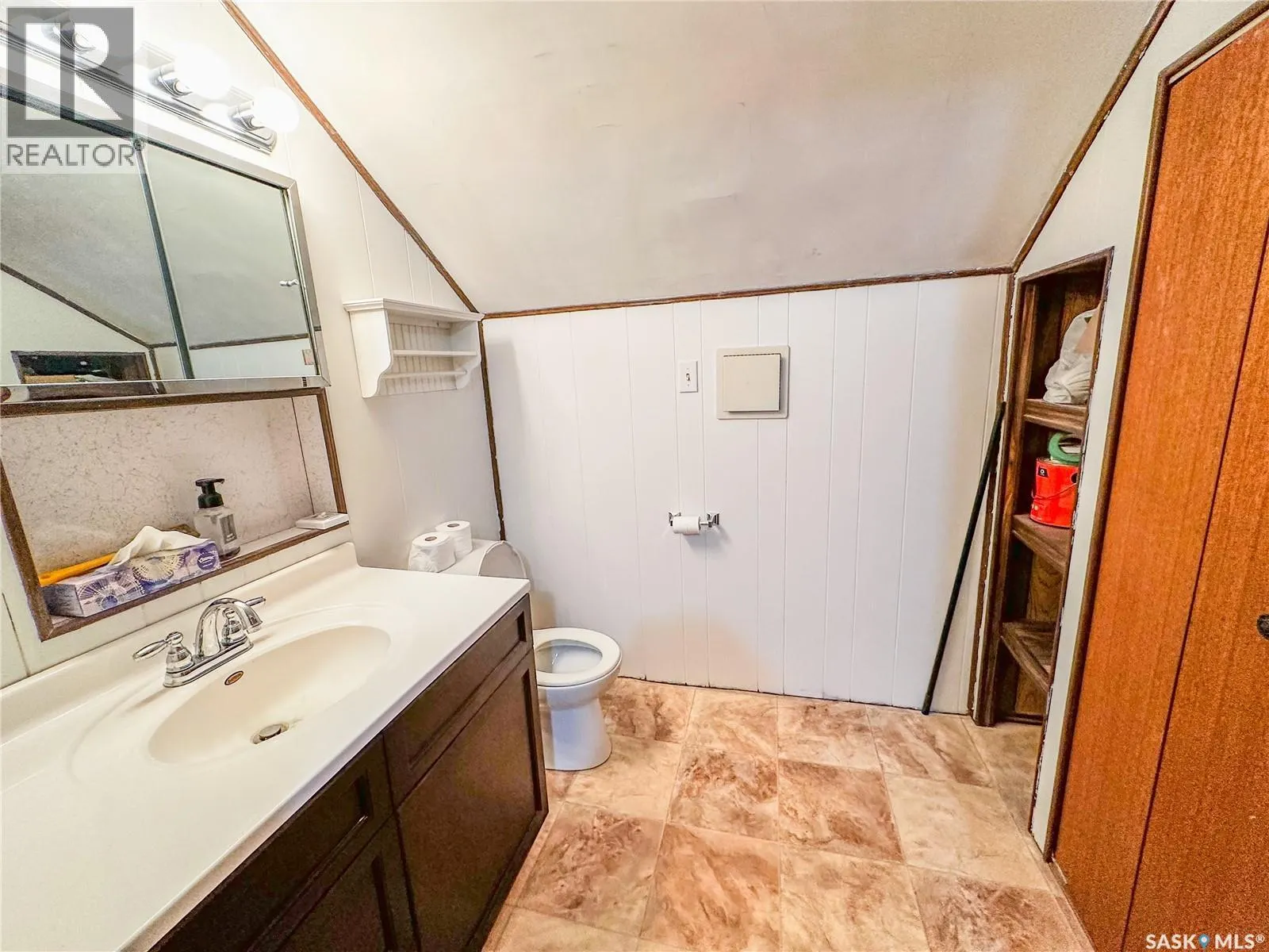 87 Collacott STREET W