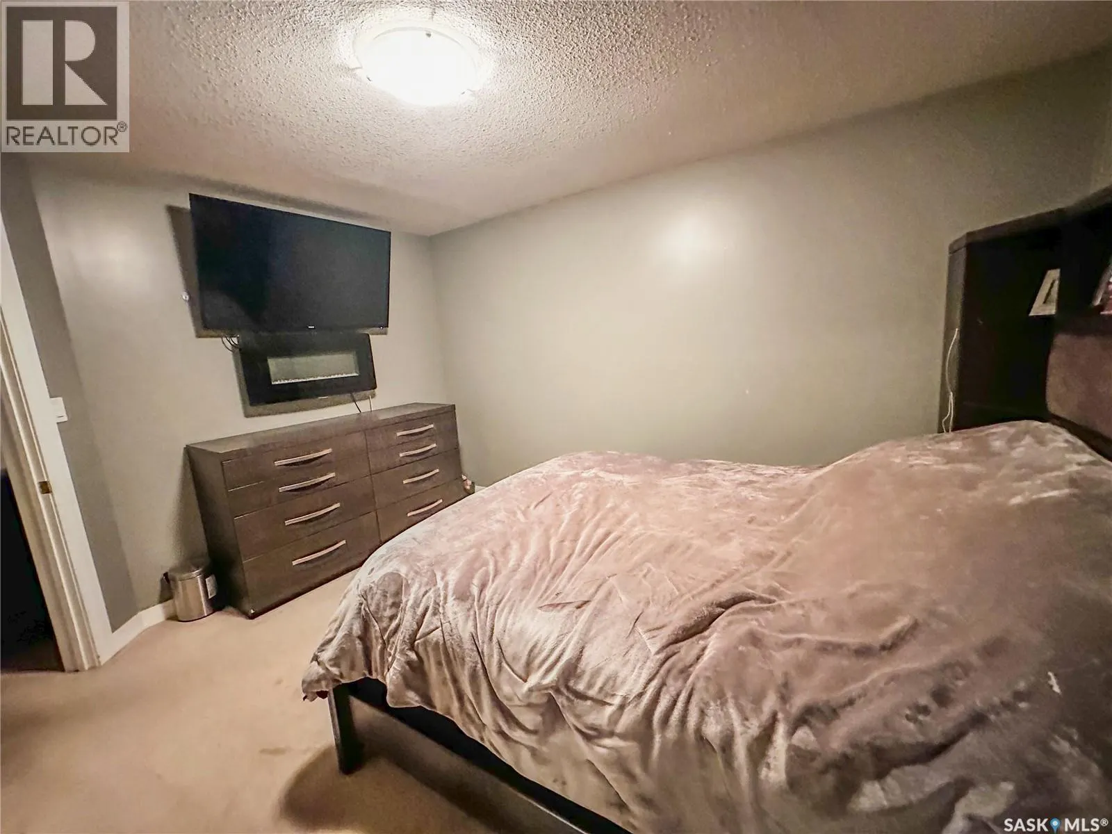 87 Collacott STREET W