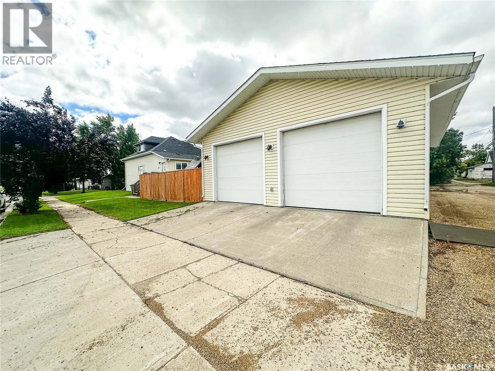 87 Collacott STREET W