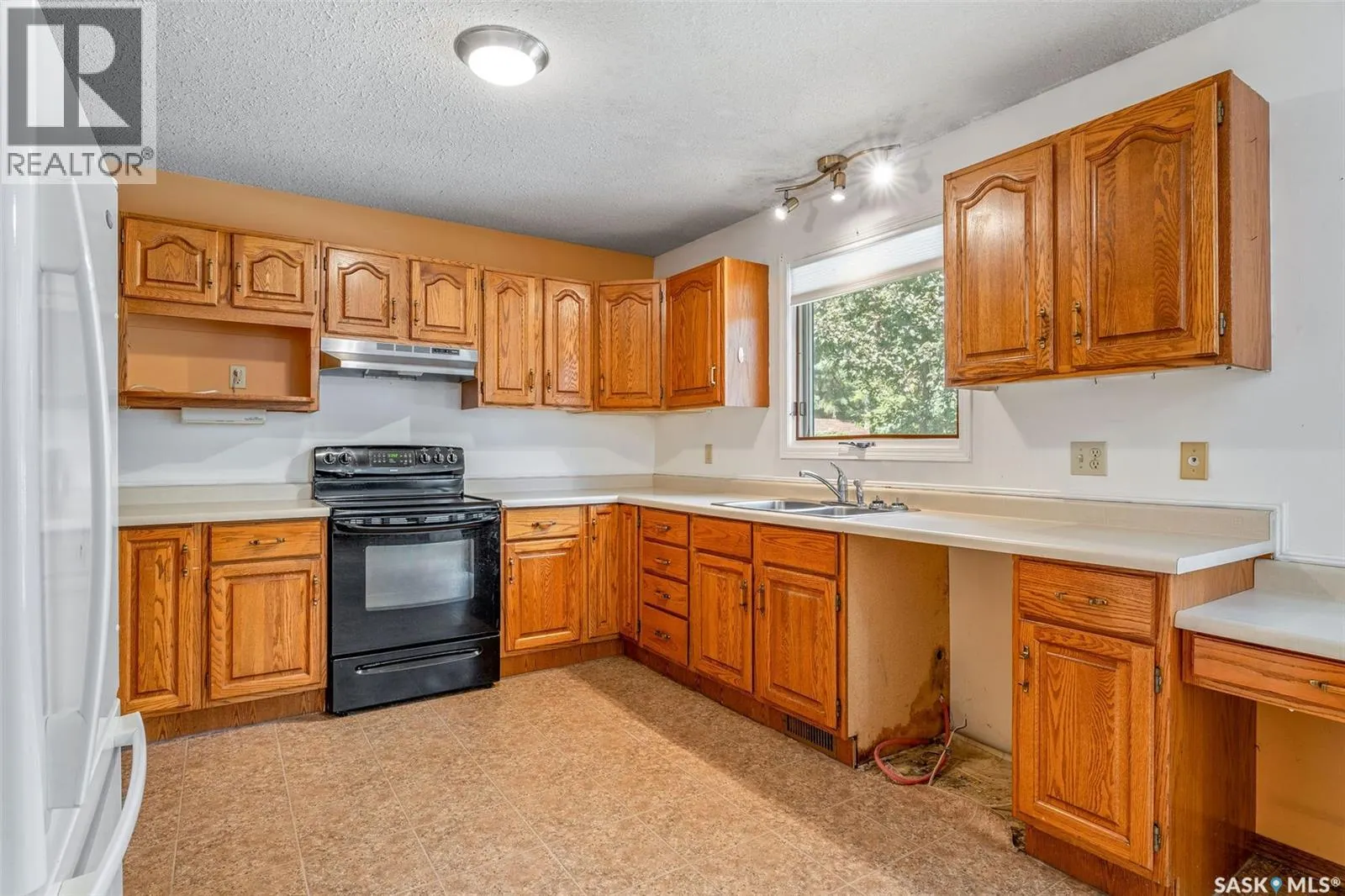 1628 Barton DRIVE