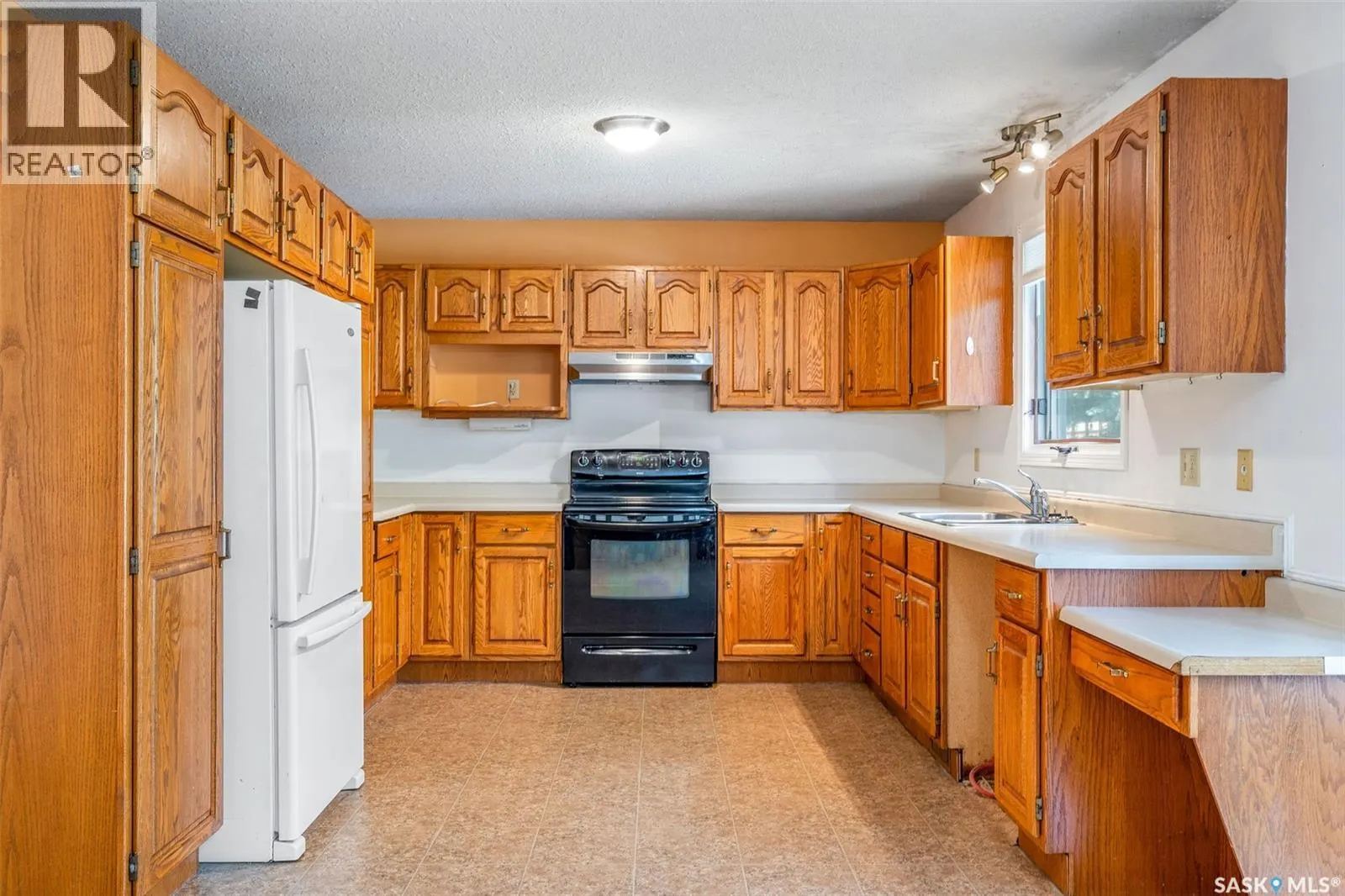 1628 Barton DRIVE