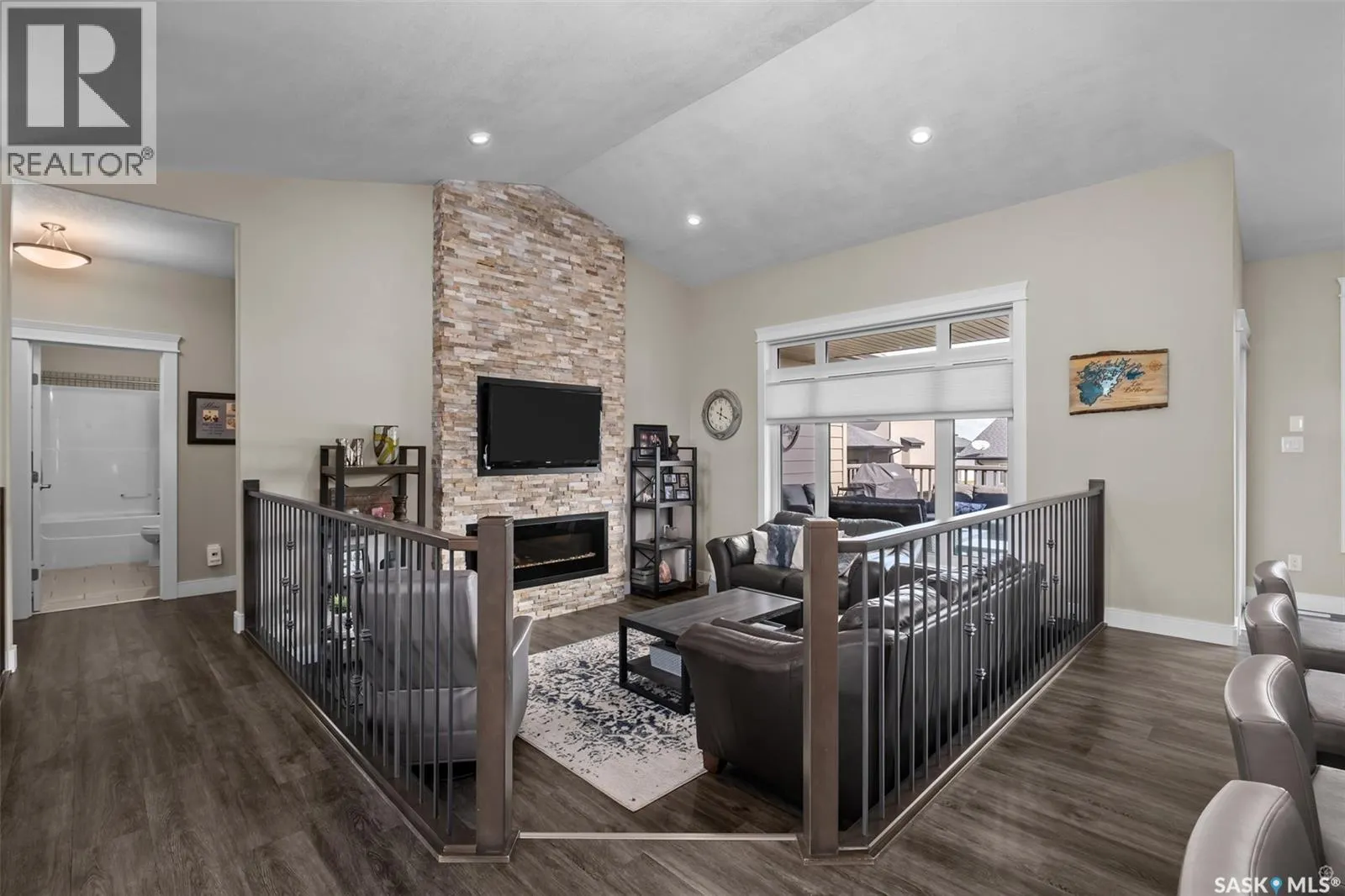 28 Smiley DRIVE