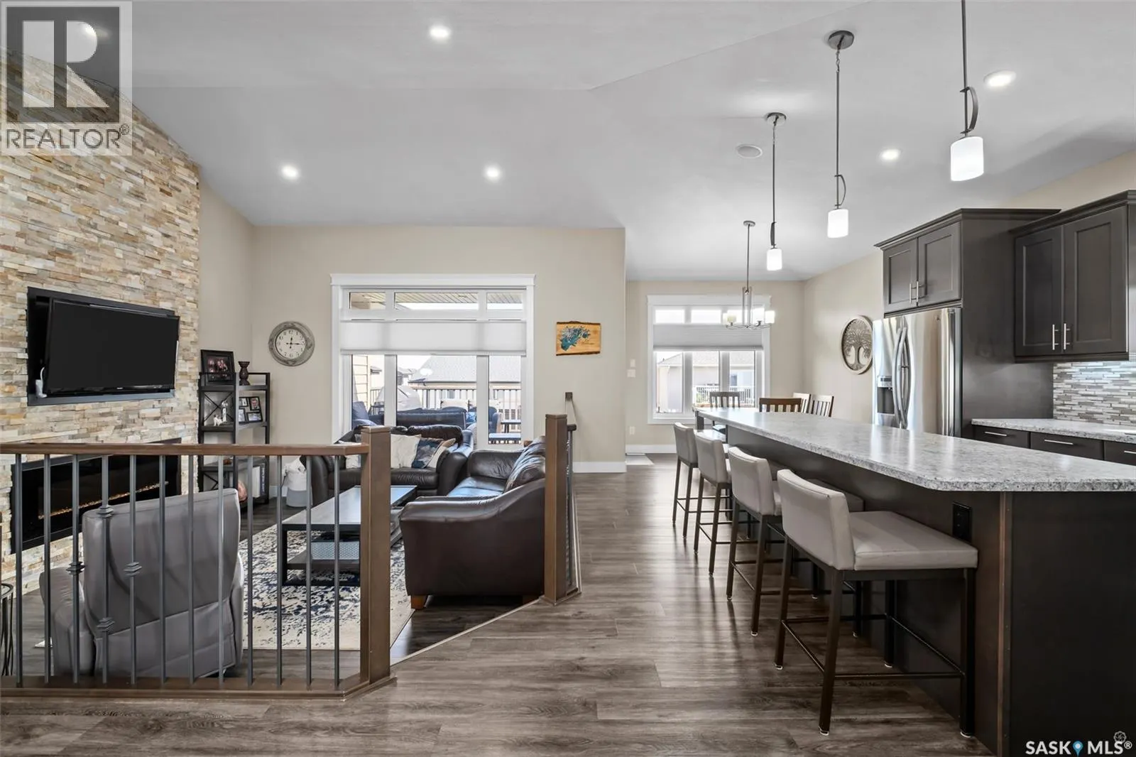28 Smiley DRIVE