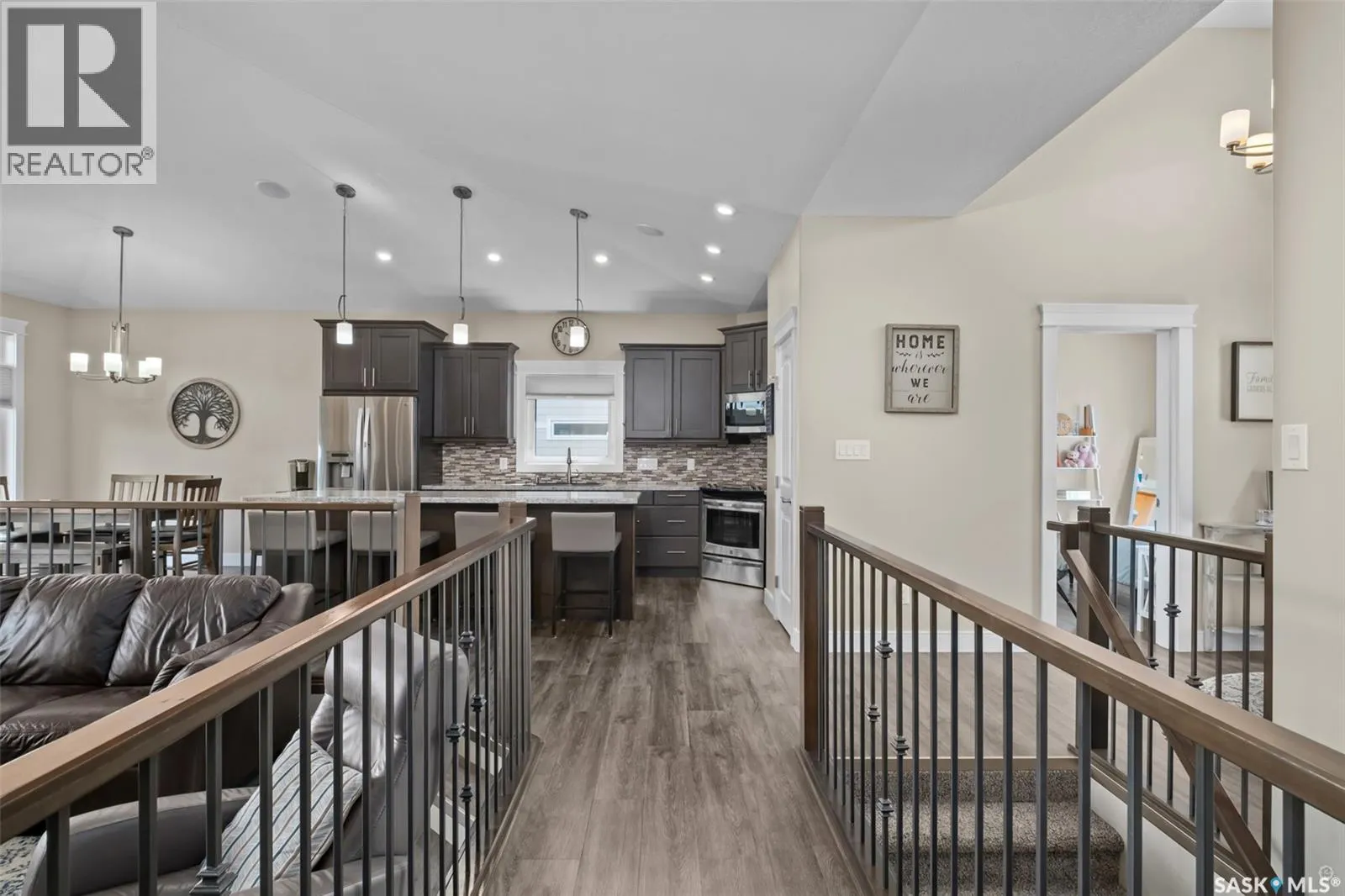 28 Smiley DRIVE