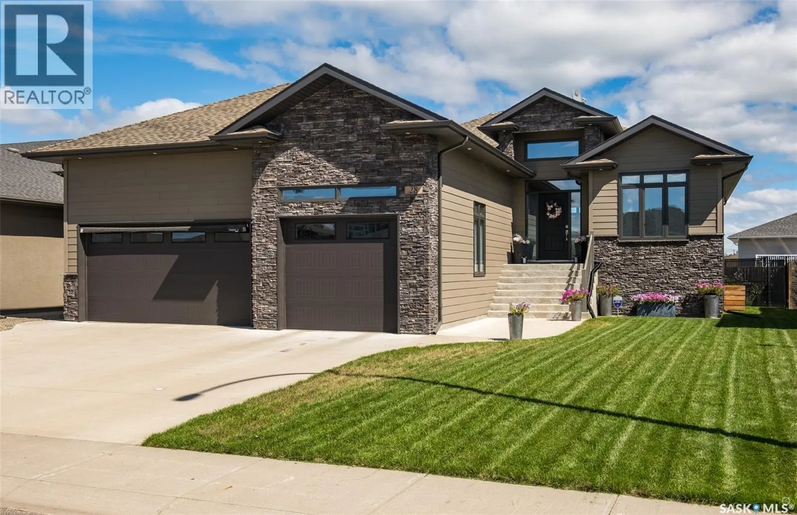 28 Smiley DRIVE