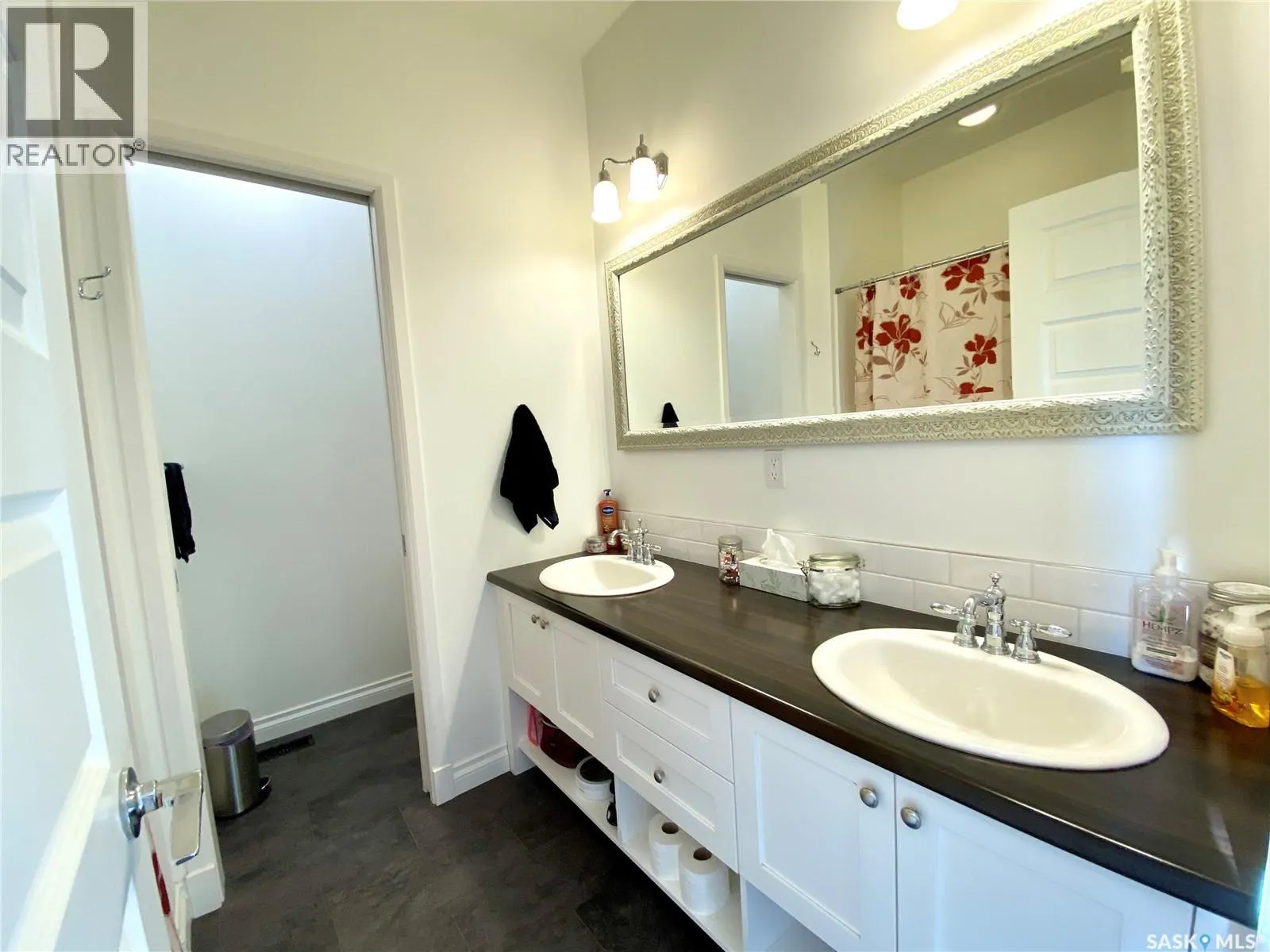 A & B 422 St Mary STREET