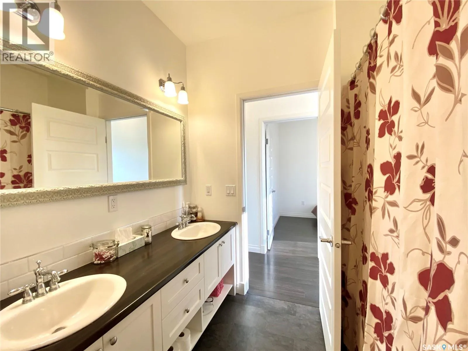 A & B 422 St Mary STREET