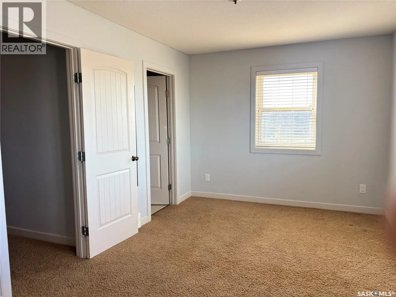 8 1703 Patrick CRESCENT