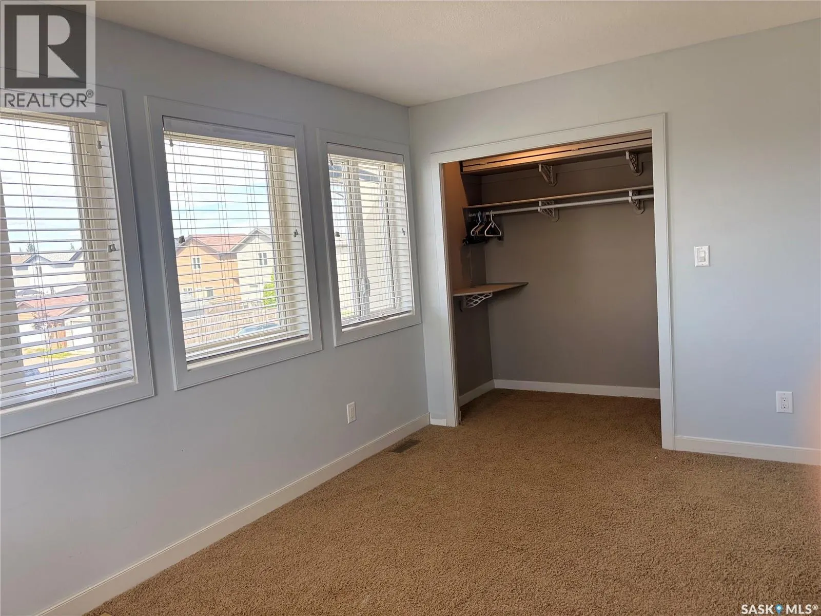 8 1703 Patrick CRESCENT