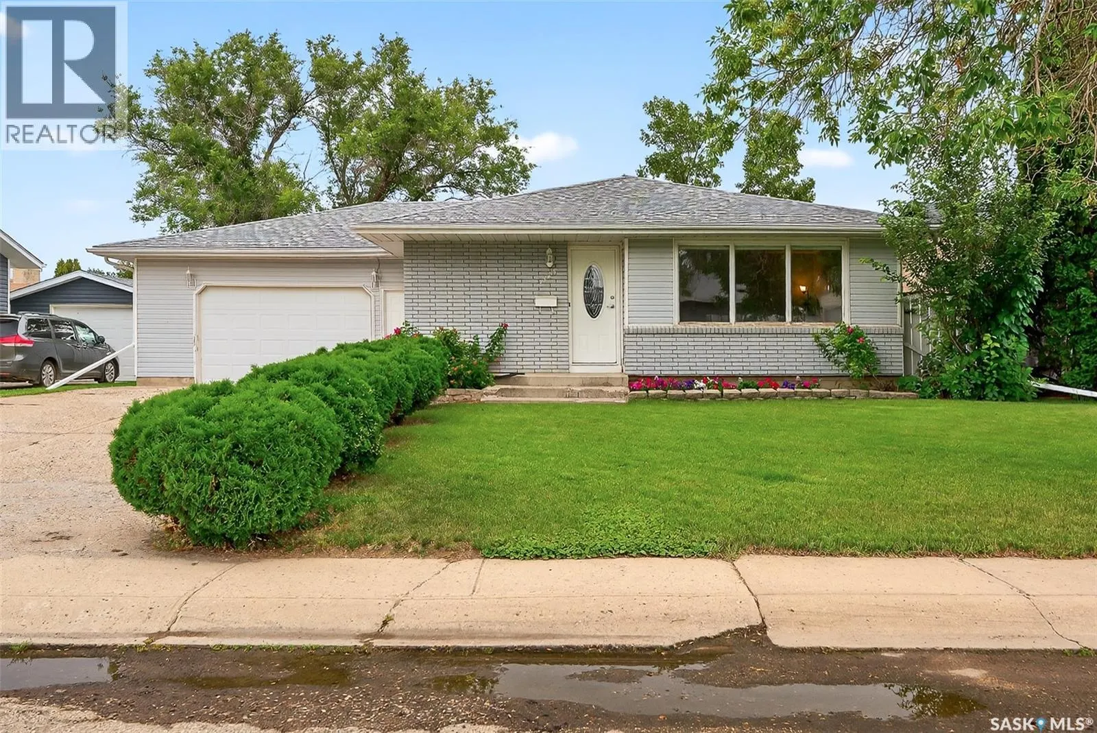 1345 Queen CRESCENT