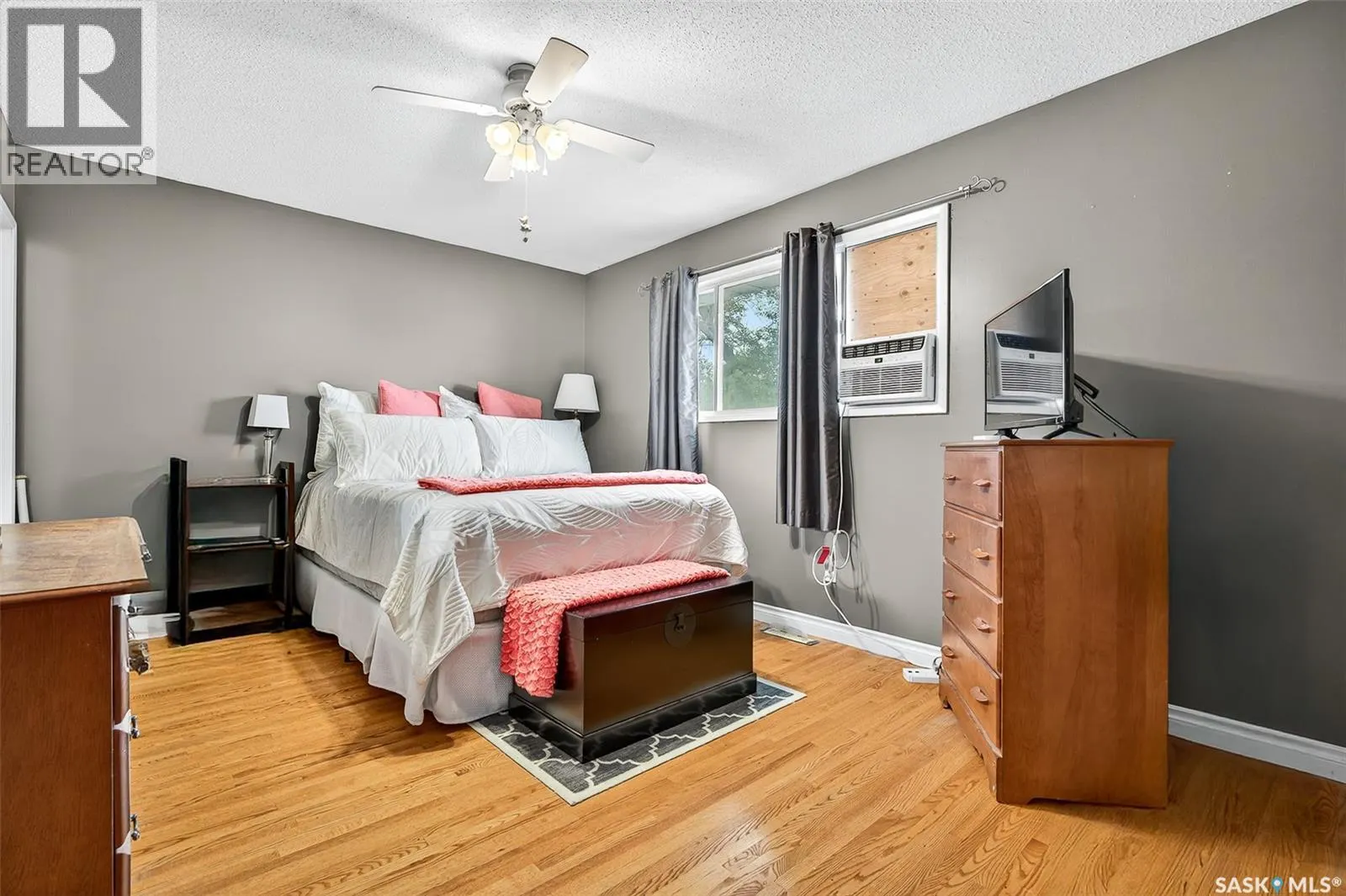 1345 Queen CRESCENT