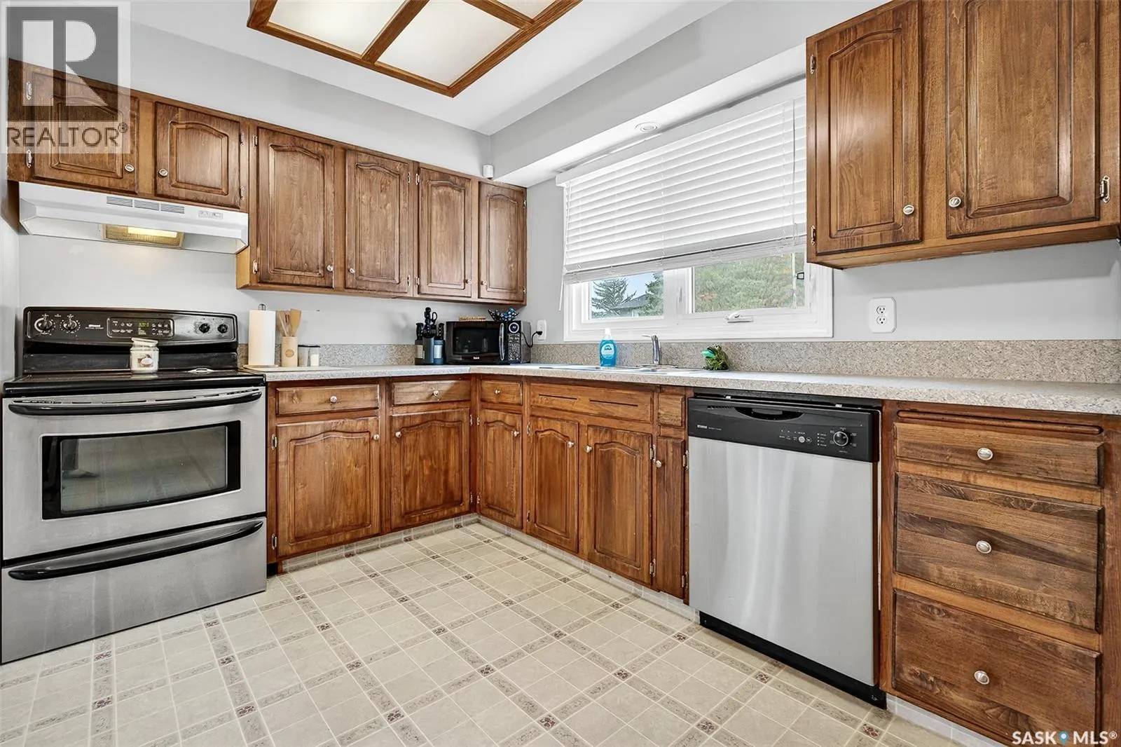 1345 Queen CRESCENT