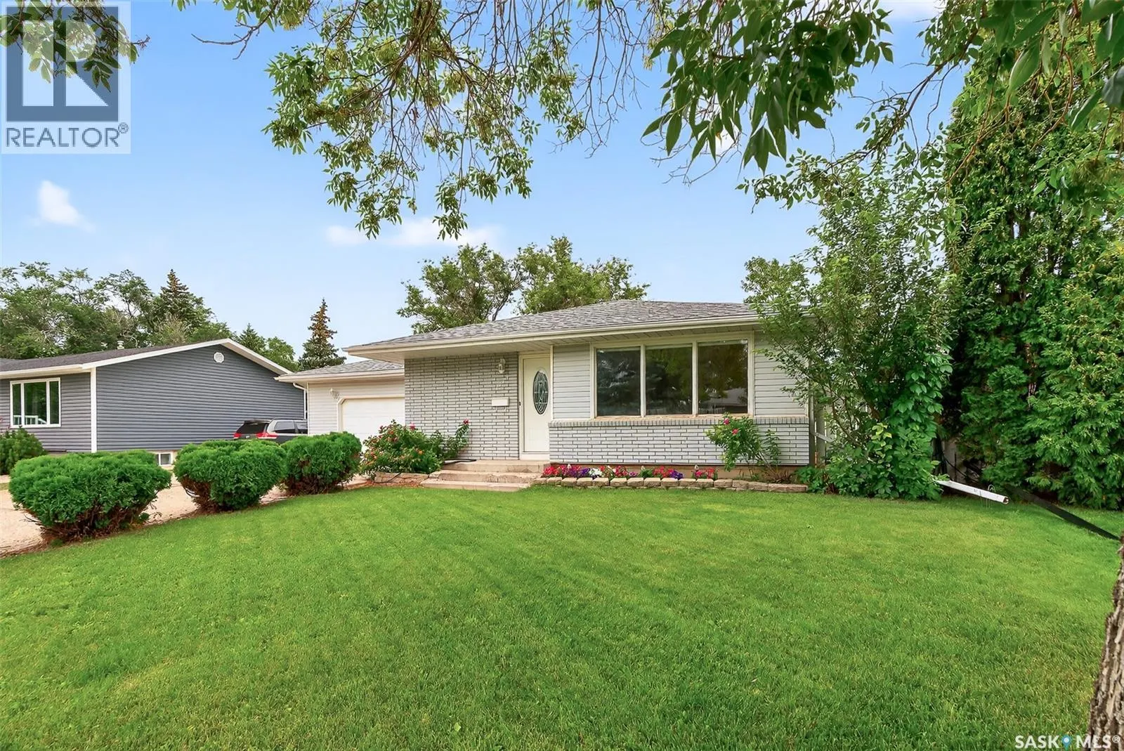1345 Queen CRESCENT