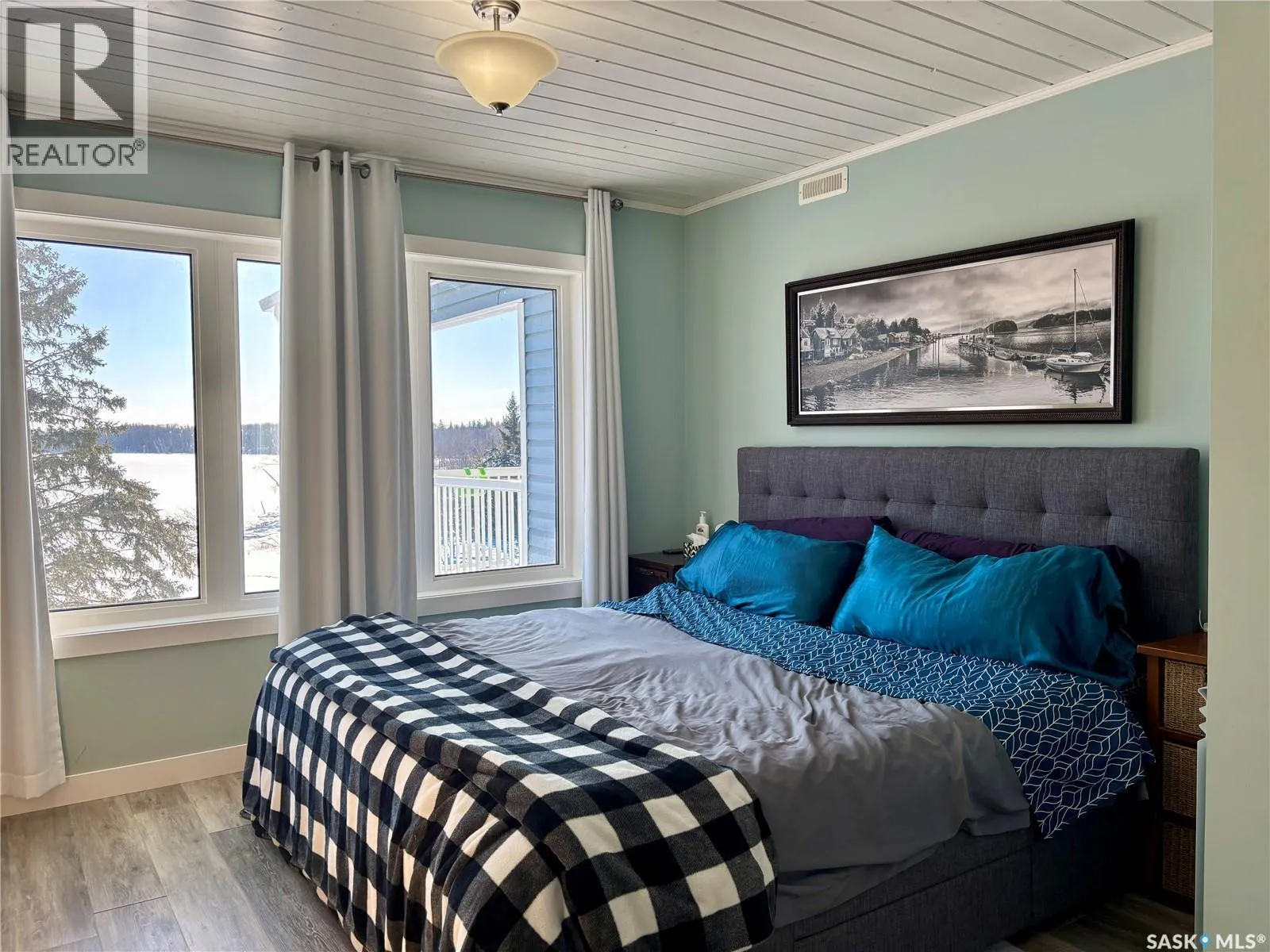 14 Crescent Bay ROAD