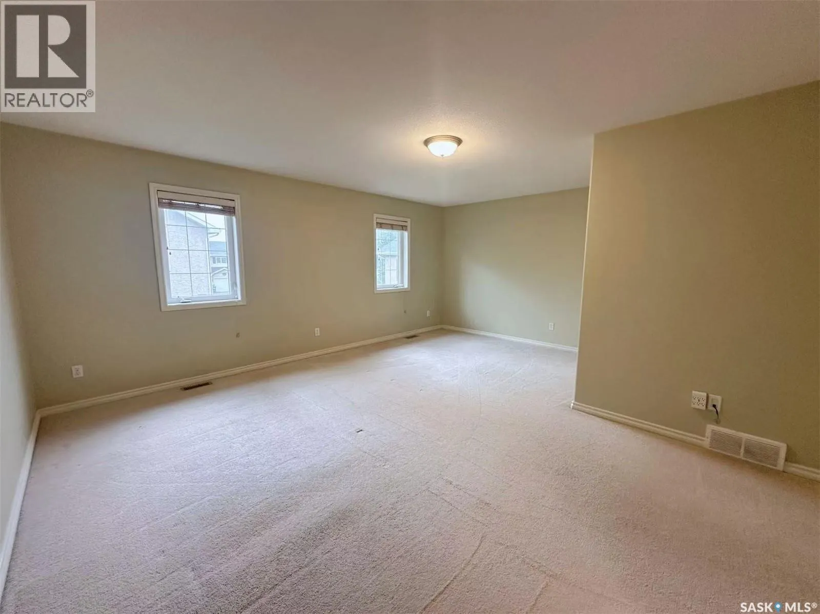 32 127 Banyan CRESCENT