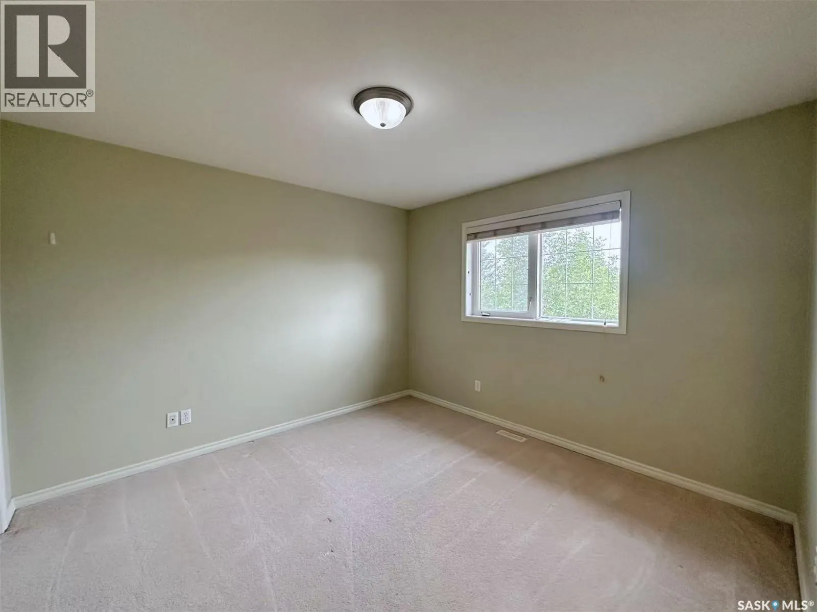 32 127 Banyan CRESCENT