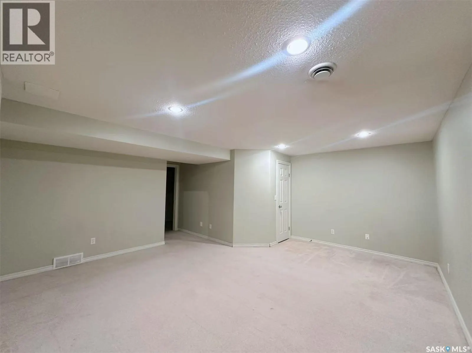 32 127 Banyan CRESCENT