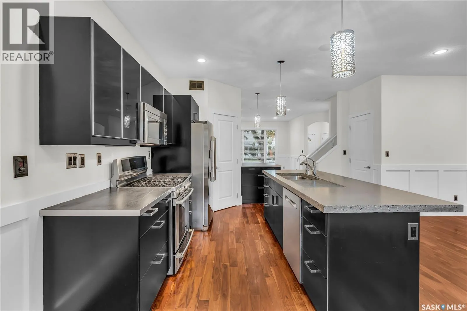 636 7th STREET E