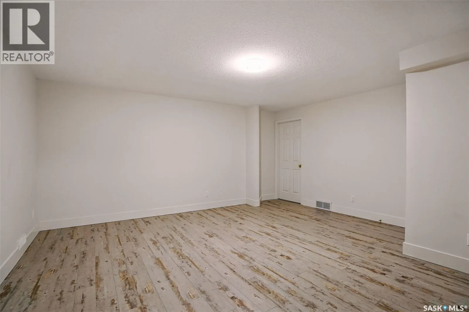 Mackenzie Dyck Acreage