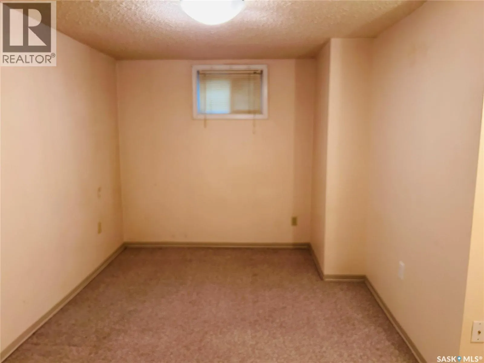 843 2 STREET E