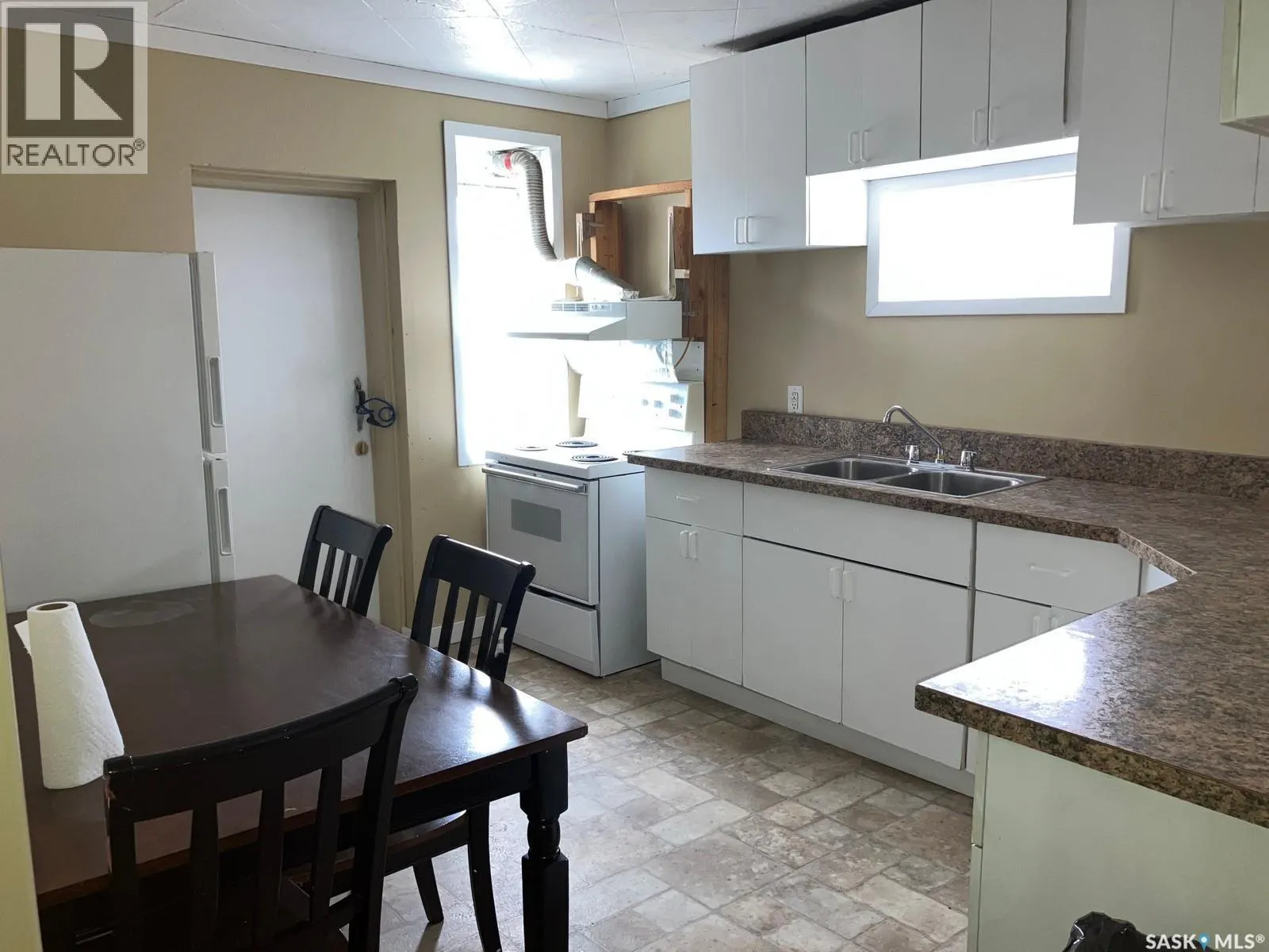 205 1st AVENUE W