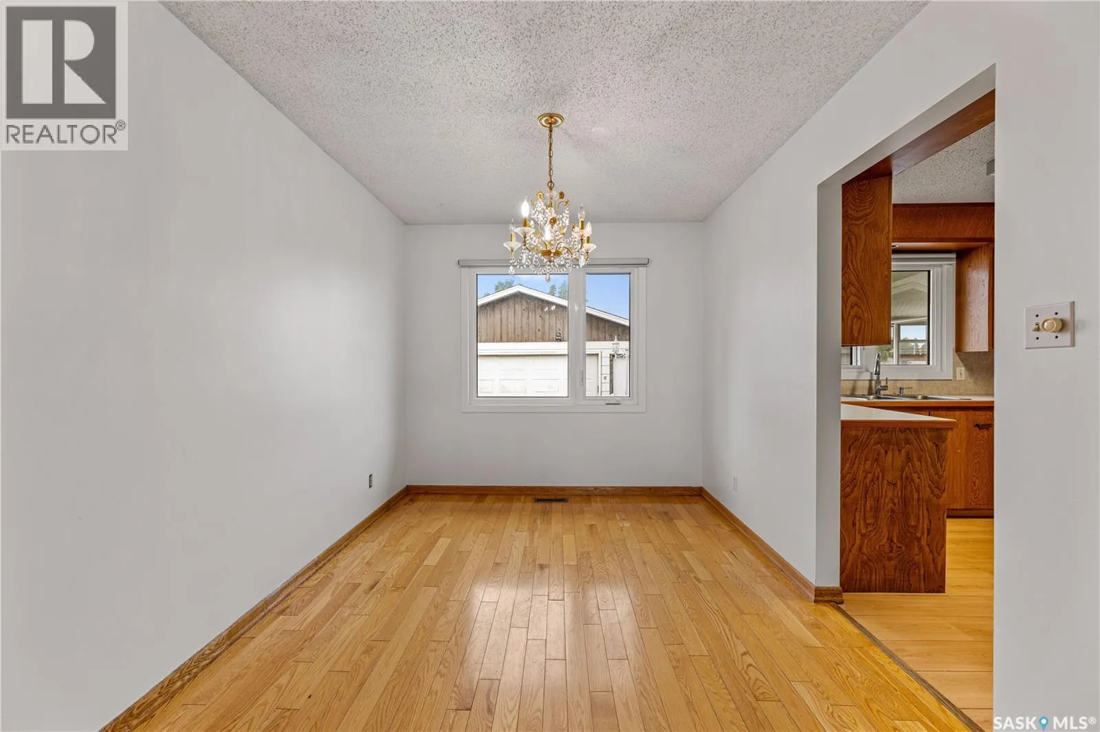 206 Postnikoff CRESCENT
