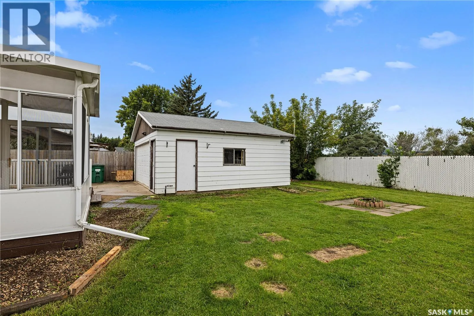 206 Postnikoff CRESCENT