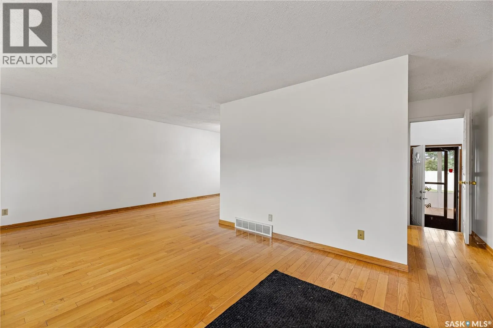 206 Postnikoff CRESCENT
