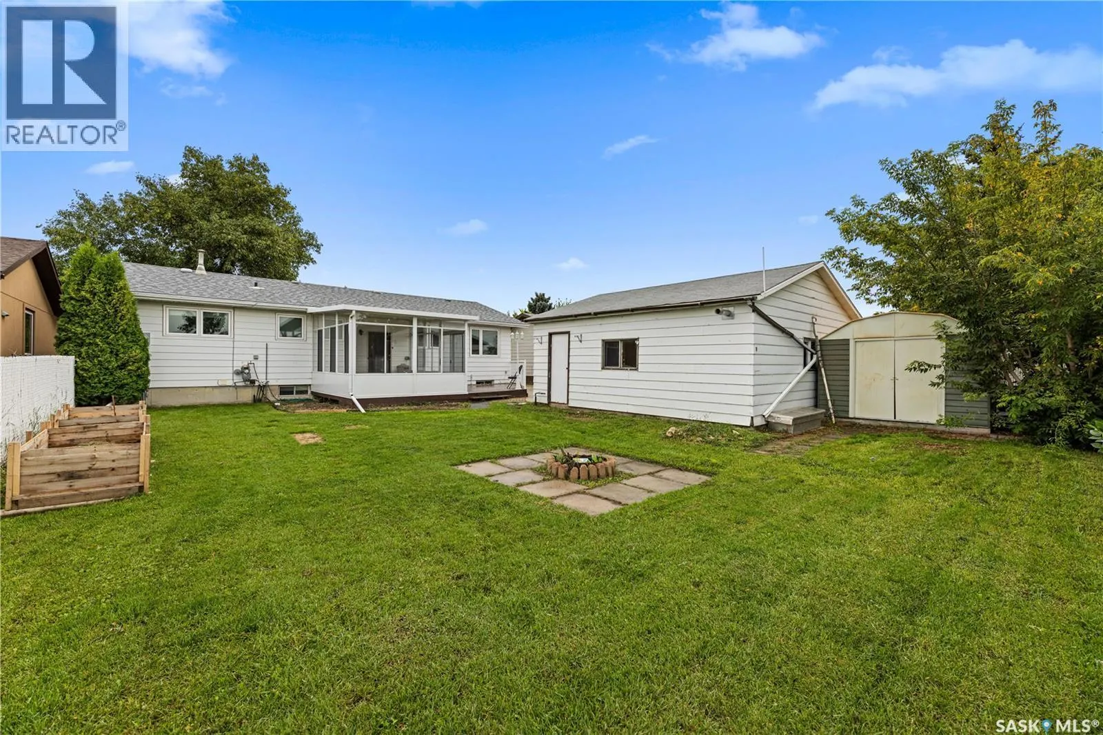 206 Postnikoff CRESCENT